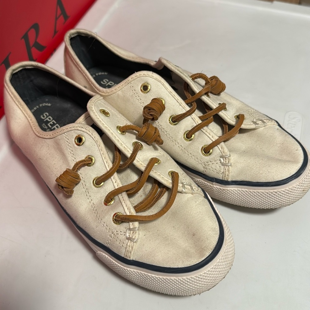 Pre-loved Sperry Seacoast Canvas sneakers size 8